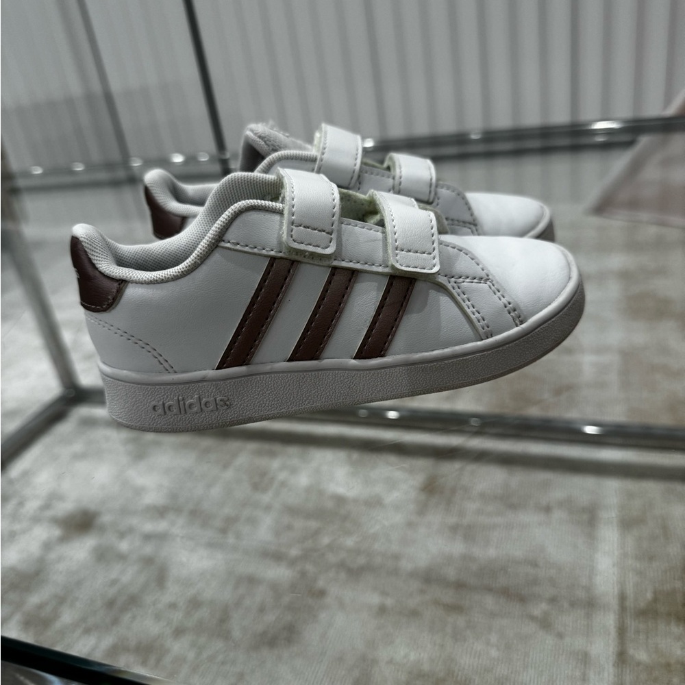 Girls Shoes; BRAND; Adidas SIZE;10 COLORS;white/pink stripes